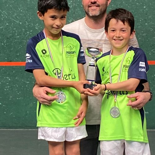 les finaslites brivistes Theon et Manoa avec Cyril leur eucateur